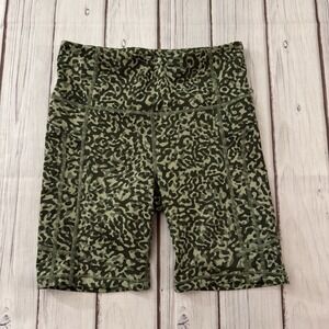 Athleta Women's Ultimate Stash II 7" Biker Shorts Green Camo Small Activewear‎